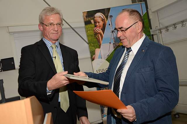 Dr. Manfred Golze