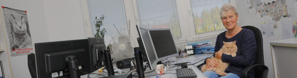 Redaktionsassistenz Monika Stohf und Flocke