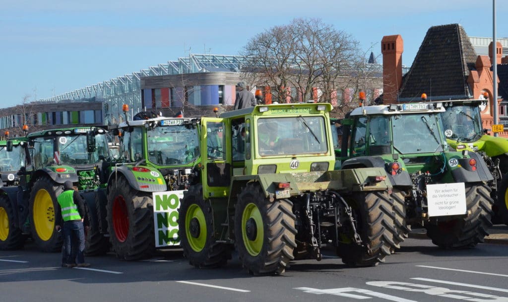 Bauerndemo in Dessau: Die Traktoren stehen in der Schlange