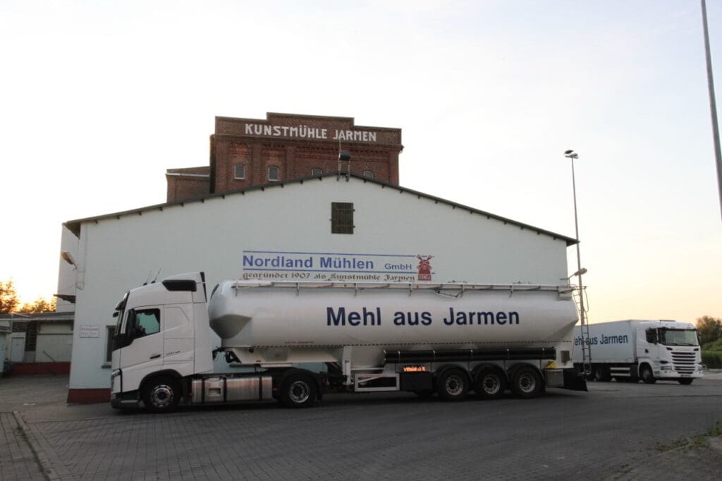 Die Vermahlungskapazität der modern ausgestatteten, aber zur Schließung bestimmten Mühle in Jarmen beträgt 60.000 t Mehl- und Schrotprodukte pro Jahr. Davon entfallen bis zu 45.000 t auf Weizenprodukte. (c) Harry Erdmann