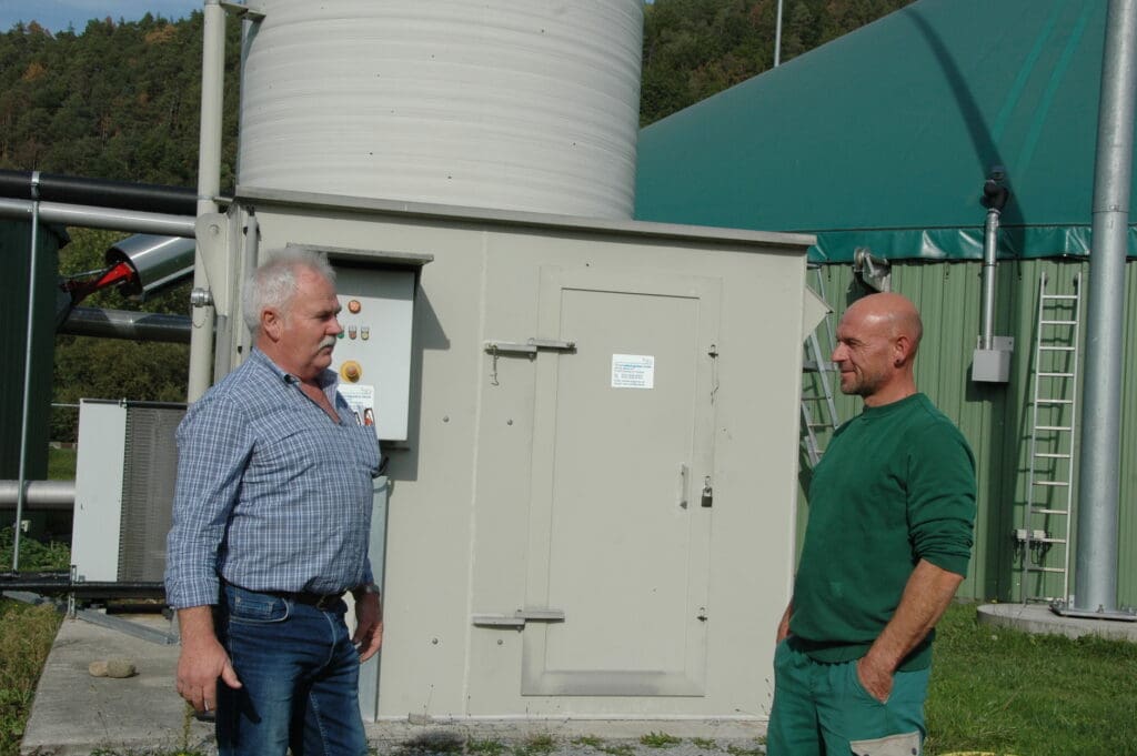 Das Team ist rund um die Uhr in Bereitschaft: Gerhard Sorge (l.) und Anlagenfahrer Ronny Zuth.
