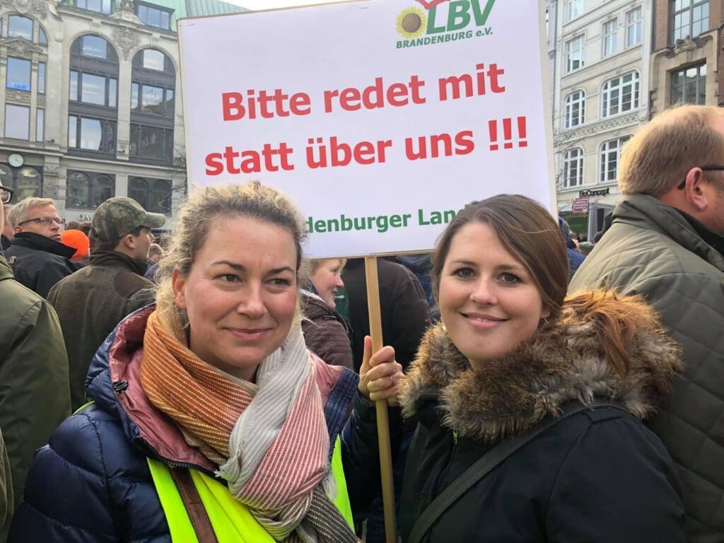 Bei Demos trifft man sich häuﬁ ger. Hier 2019 in Hamburg.