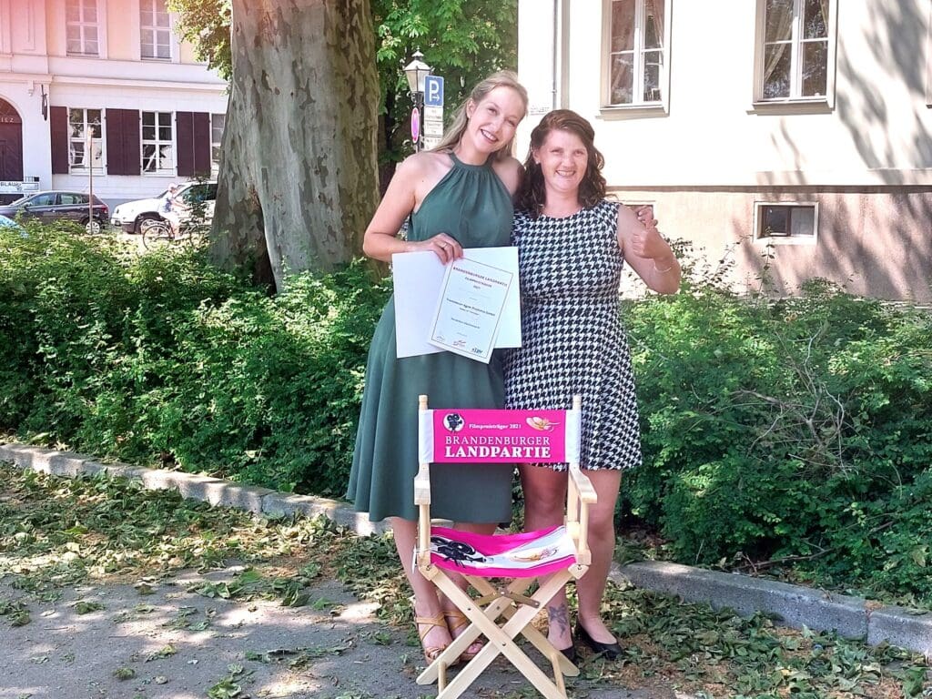 Gewinnerinnen Digitale Landpartie 2021 Theresia Ruffert und Sandy Schulz Tremmener Agrarprodukte