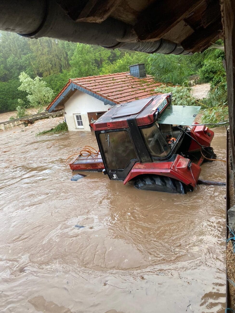 Traktor unter Wasser