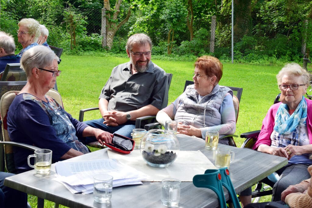 Pflegedienst Eck: Steffen Eck hat immer ein offenes Ohr für die Senioren.