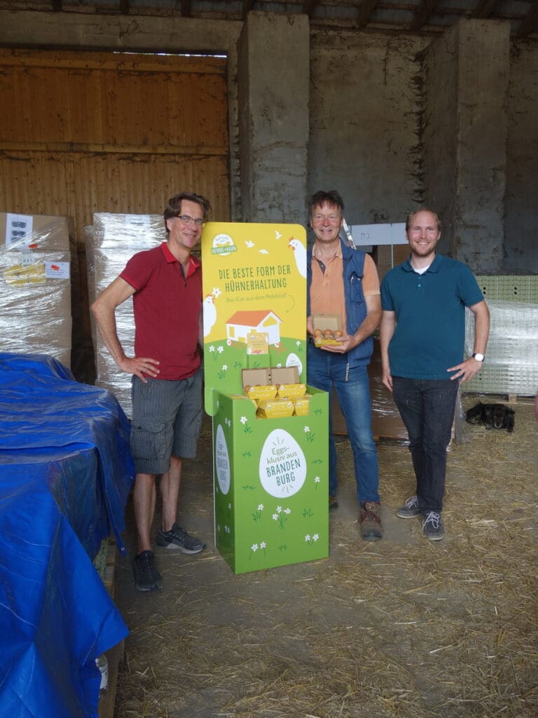 Projektteam: Ronald Mikus,  Gernot Engelmann und Lasse  Brandt bei einer Präsentation in  Wustermark.