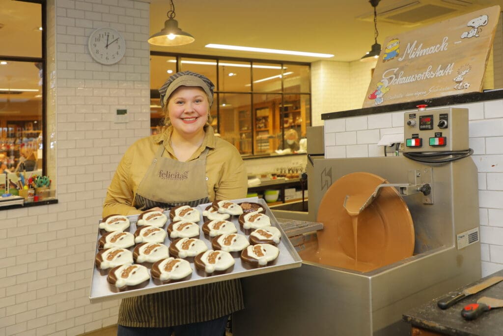 Marie Bienstman in der „Confiserie Felicitas“