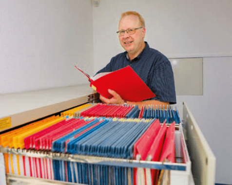 Prüfstellenleiter Dr. Erik Schulte  studierte nach einer gärtnerischen  Berufsausbildung zum Baumschulgärtner Gartenbauwissenschaften.