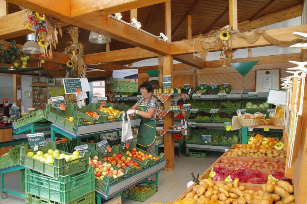 Wie viele der etwa tausend Landfrauen in Brandenburg einen landwirtschaftlichen Hintergrund haben, ist unklar. Im Verband bereichern sie gemeinsam mit Verkäuferinnen, Lehrerinnen oder Verwaltungsangestellten das gesellschaftliche Leben auf dem Lande – inklusive der Kleinstädte.