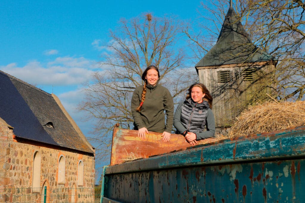 Schäferei Nesges, die Schwestern Anna und Marie