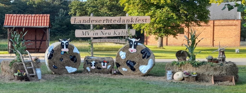 Erntefest-Szene aus Strohballen