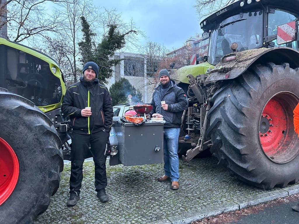 Landwirte am Morgen des 15.1. an der Deutschen Oper in Berlin.