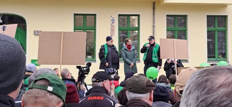 Bauernprotest und Kundgebung vor der Parteizentrale der Grünen am neuen Tor