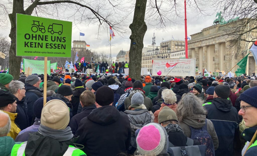 Kundgebung auf der Bauerndemo in Berlin am Brandenburger Tor
