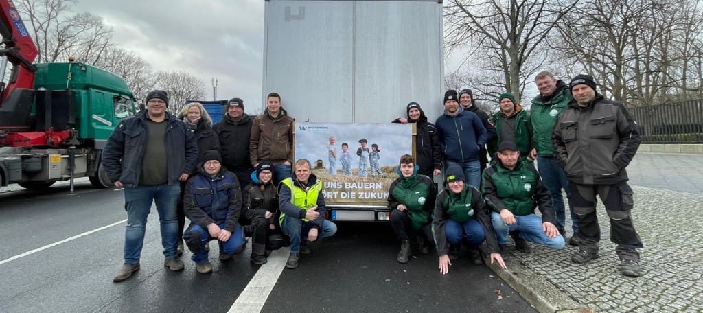 Landwirte aus Schleswig-Holstein sind mit mehreren Teams auf der Demo in Berlin