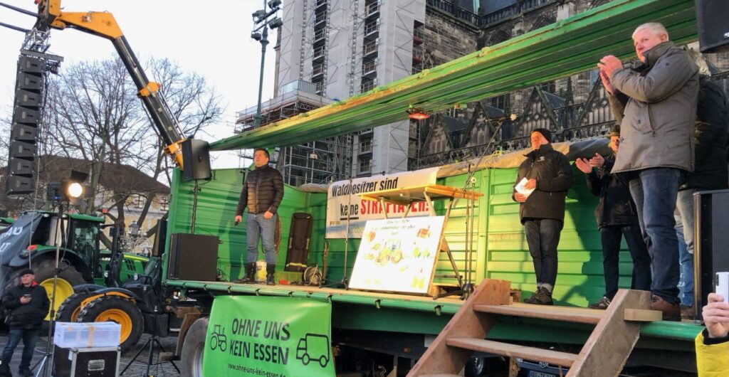 Bauerndemo in Magdeburg auf dem Domplatz