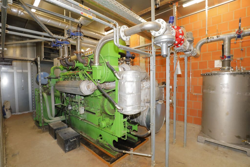 Jenbacher Gasmotor des Blockheizkraftwerks