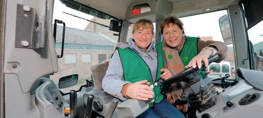 Landfrauen aus Brandenburg im Schlepper