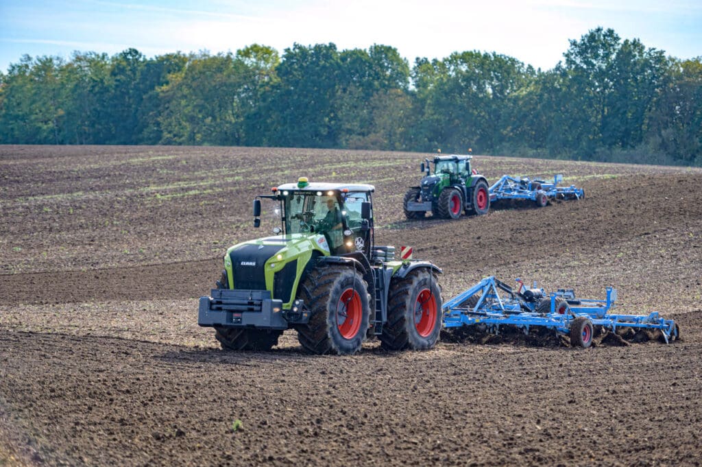 Traktor mit Landwirtschaftsreifen von Bridgestone