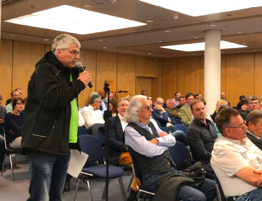 Ein Vertreter von Land schafft Verbindung spricht beim agrarpolitischen Forum auf der agra 2024