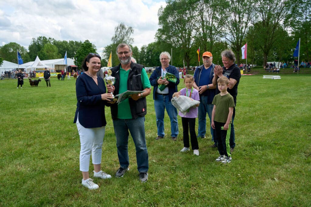 Ehrenpreis Übergabe in Paaren