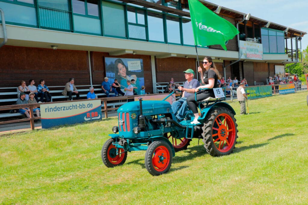 Hanomag R12-Traktor mit der Nummer 15 auf der BraLa 2024