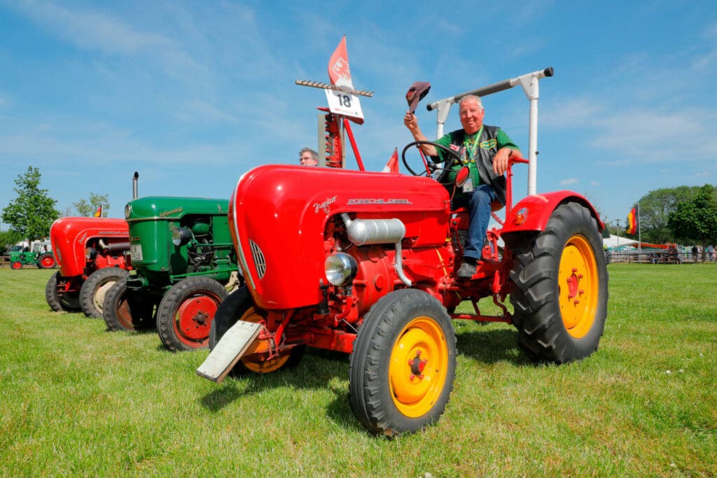 Traktor mit der Nummer 18 auf der BraLa-2024