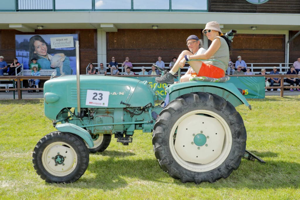 Traktor mit der Nummer 23 auf der BraLa 2024