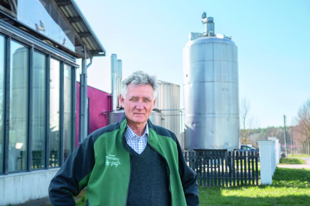 Ludolf von Maltzan leitet seit knapp 20 Jahren die Ökodorf Brodowin GmbH & Co. Vertriebs KG, die seit Februar zwar noch eine Molkerei, aber keine Milchkühe mehr hat.