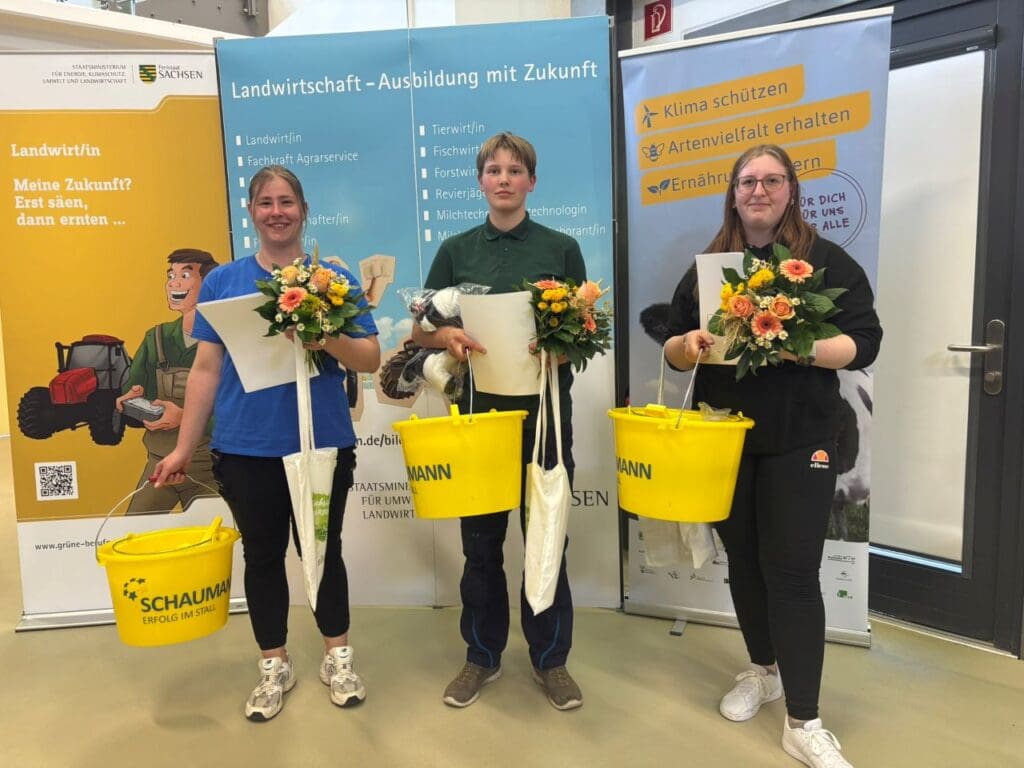 Die besten Tierwirtinnen des Berufswettbewerbs 2025 in Sachsen: Cynthia Peh, Jasmin Hach und Michele Göpel (v. l.)