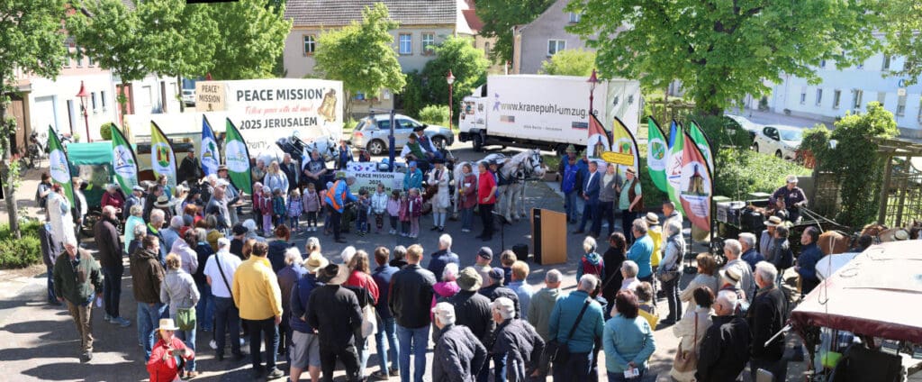 Große Verabschiedung auf dem Marktplatz in Brück
© Friedensglocken e.V.