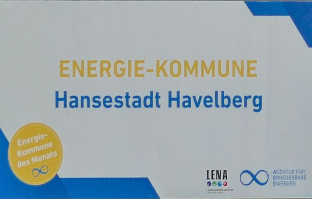 Ein Schild der Stadt Havelberg mit dem Slogan Energie-Kommune.