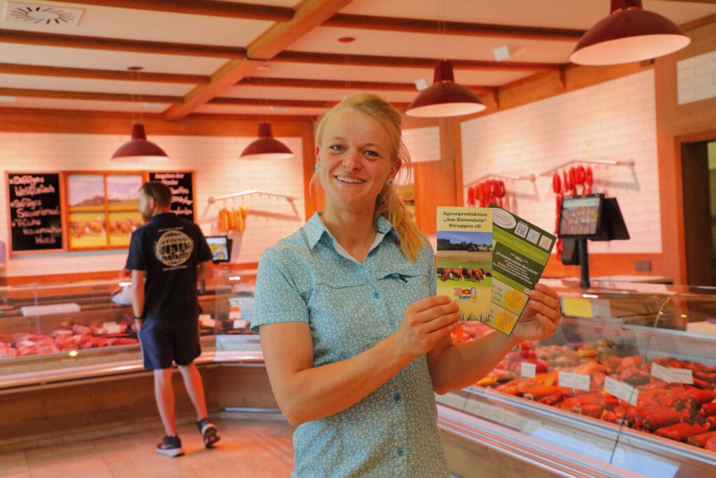 Sabine Eidam in der hofeigenen Fleischerei.